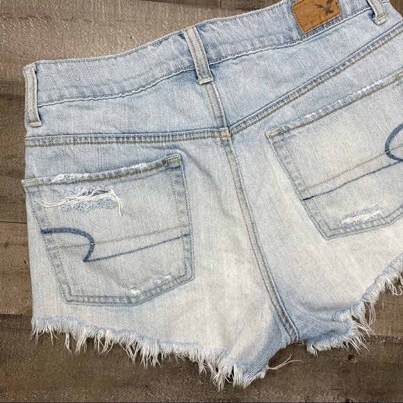 American Eagle Distressed Hi-Rise Festival Jean Short size 4 - Picture 4 of 11